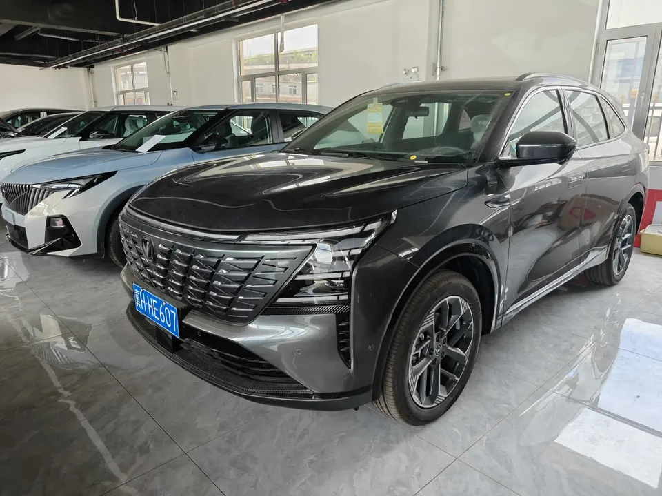 Changan CS75PLUS CS75 PLUS 2025 Changan CS75 PLUS 2025 fourth generation 1.5T New Blue Whale Smart Flagship 2026 — photo 1, buy with delivery to Moscow