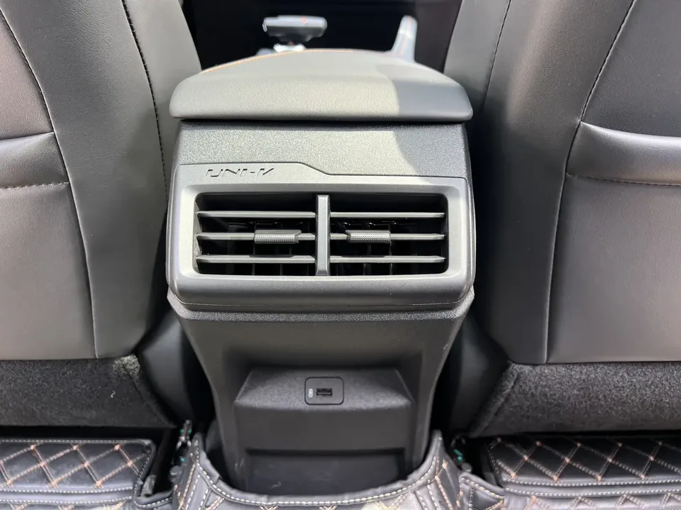 Changan UNI-V 1.5T premium model 2024 — миниатюра 3