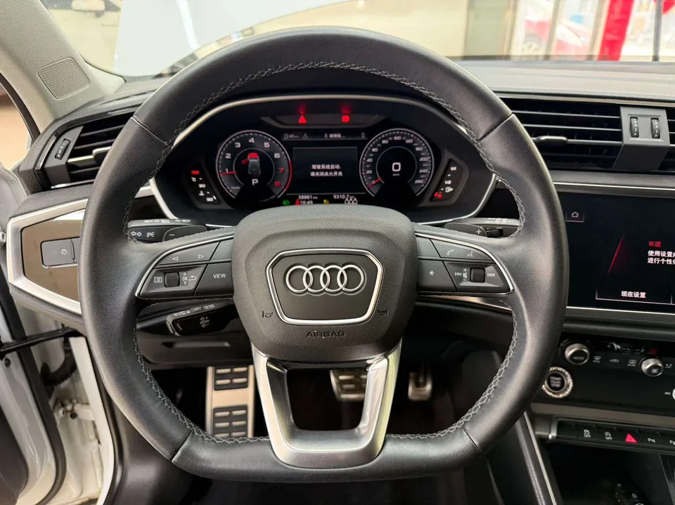 Audi Q3 Audi Q3 2023 35 TFSI Fashionable and Dynamic 2023 — миниатюра 4