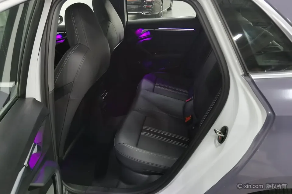 Audi A3 Sportback 35 TFSI stylish and sporty 2023 — миниатюра 4