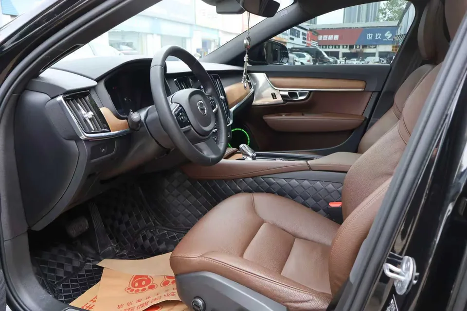 Volvo S90 Volvo S90 2023 B5 Zhiyi Deluxe Edition 2023 — миниатюра 3