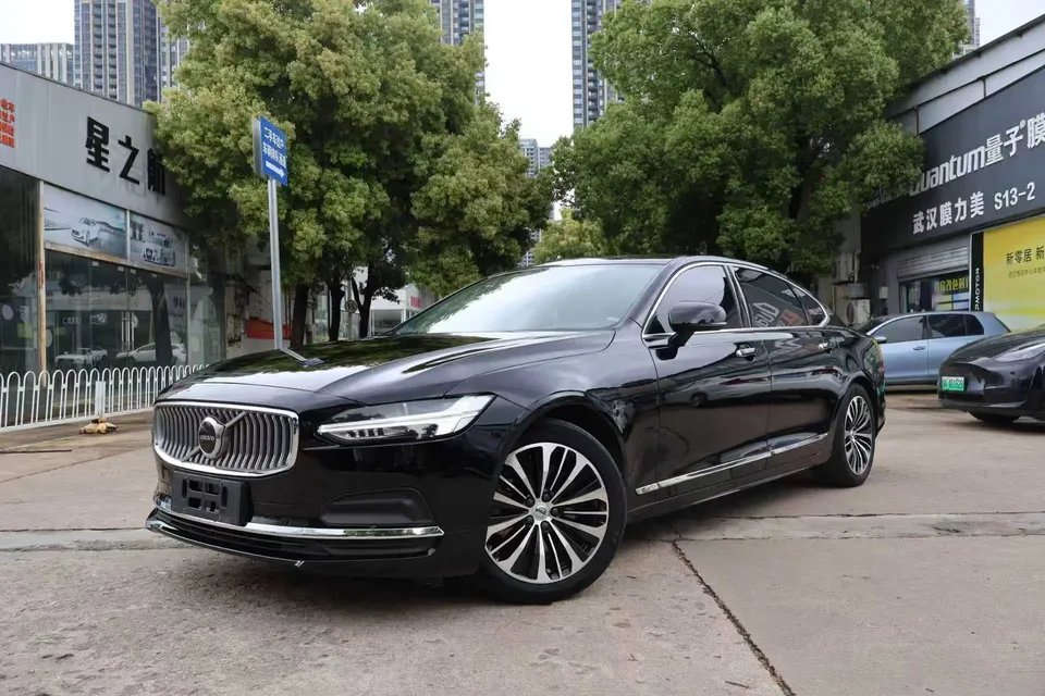Volvo S90 Volvo S90 2023 B5 Zhiyi Deluxe Edition 2023 — photo 1, buy with delivery to Moscow