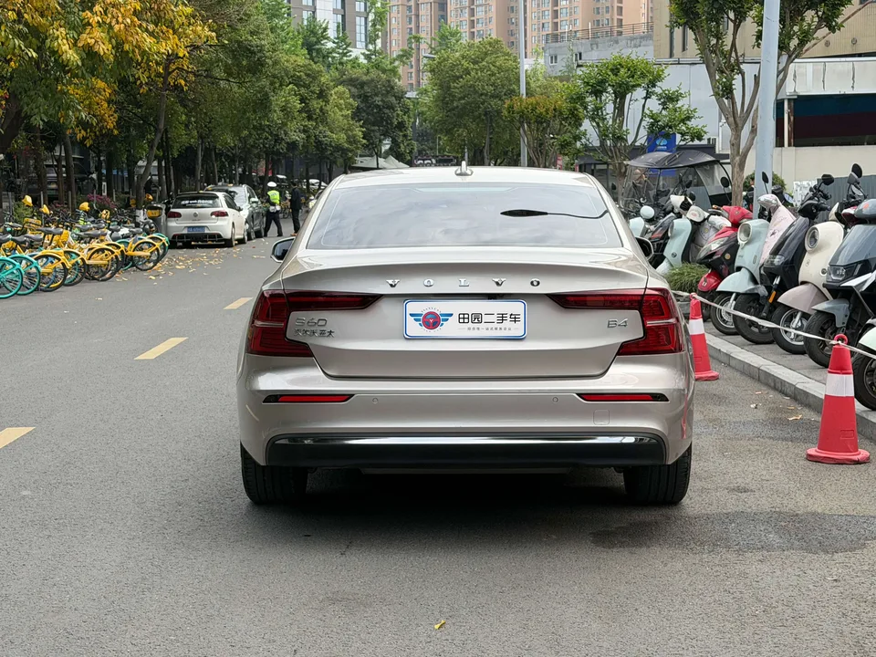 Volvo S60 Volvo S60 2023 B4 Zhiyi Luxury Edition 2023 — миниатюра 2