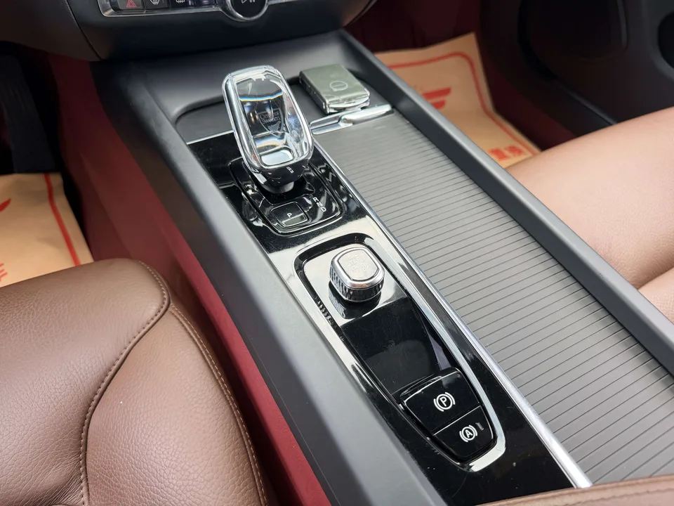 Volvo S60 Volvo S60 2023 B4 Zhiyi Luxury Edition 2023 — миниатюра 3