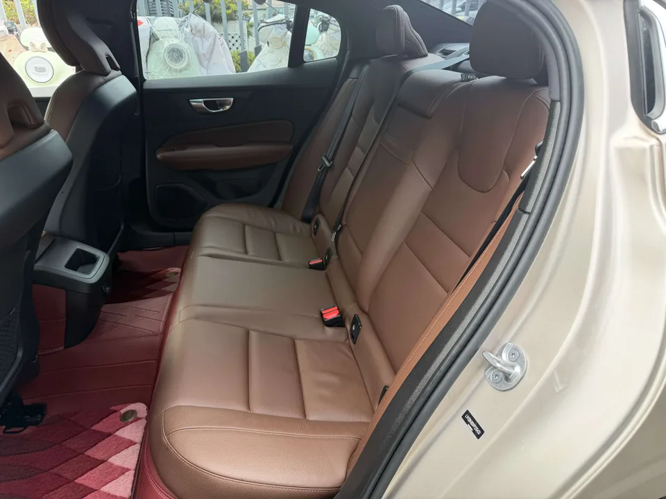 Volvo S60 Volvo S60 2023 B4 Zhiyi Luxury Edition 2023 — миниатюра 4