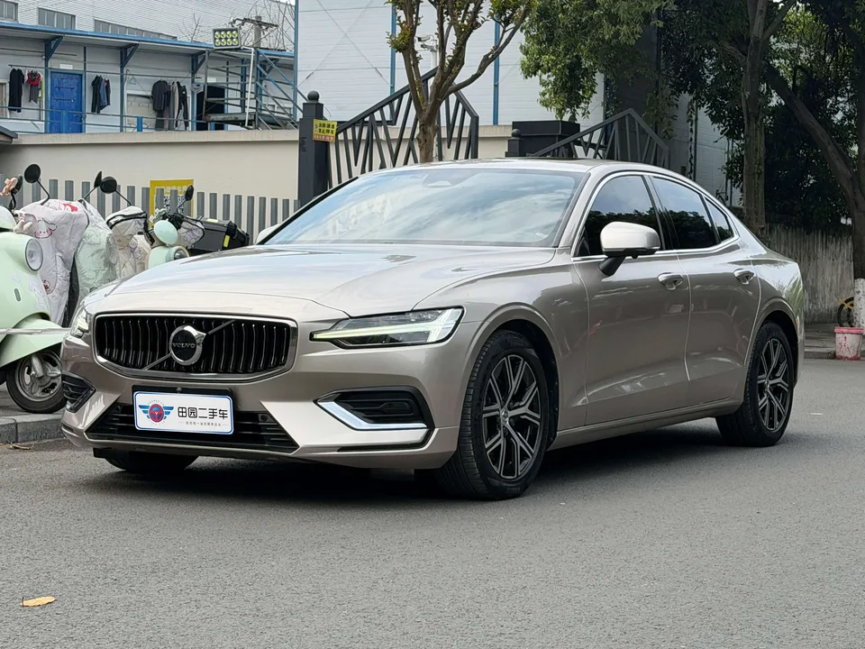 Volvo S60 2023