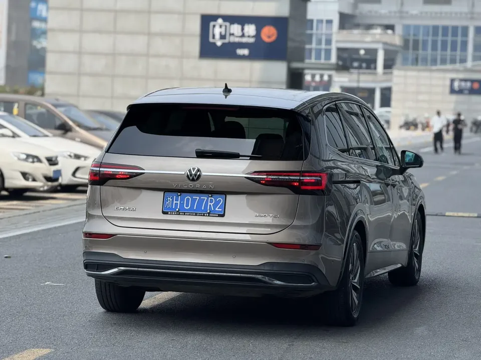 Volkswagen Weiran 330TSI Deluxe Edition 2022 — миниатюра 2