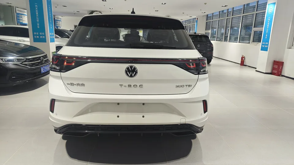 Volkswagen T-Roc facelift 300TSI DSG Chenguang version 2026 — миниатюра 2