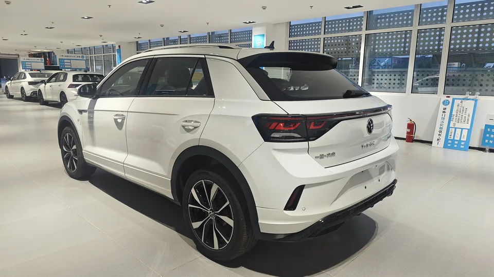 Volkswagen T-Roc facelift 300TSI DSG Chenguang version 2026 — миниатюра 4