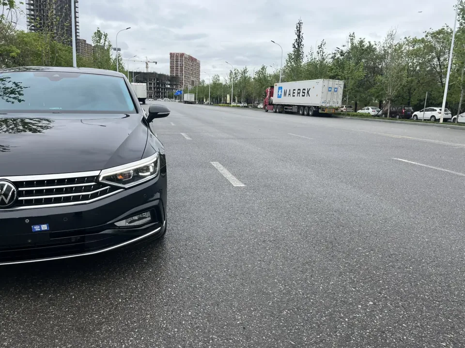 Volkswagen Magotan Magotan 2023 2 million commemorative edition 330TSI DSG luxury model 2023 — миниатюра 3