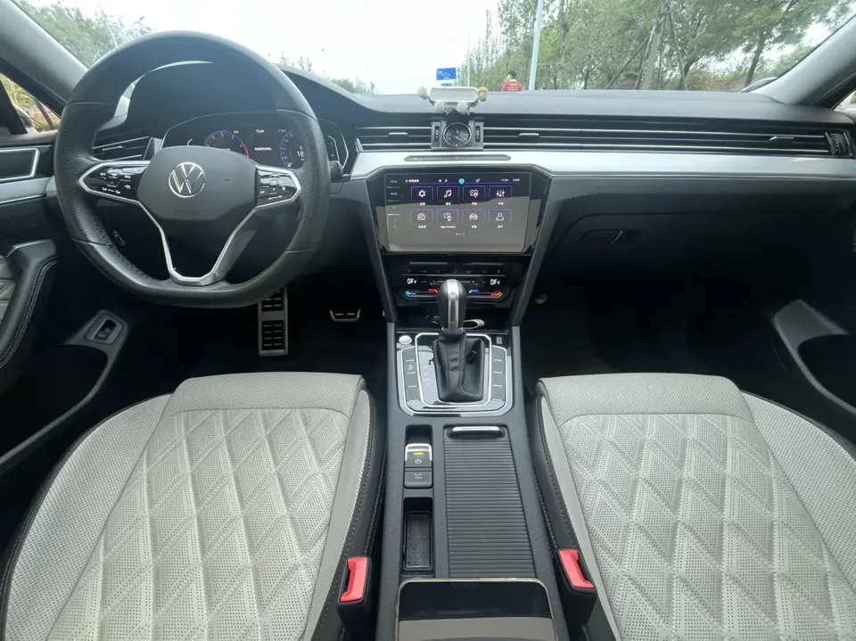 Volkswagen Magotan Magotan 2023 2 million commemorative edition 330TSI DSG luxury model 2023 — миниатюра 4