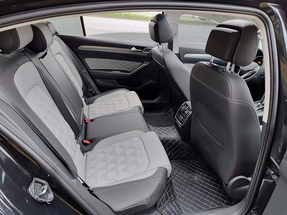 Volkswagen Magotan Magotan 2023 2 million commemorative edition 330TSI DSG leading model 2024 — миниатюра 3