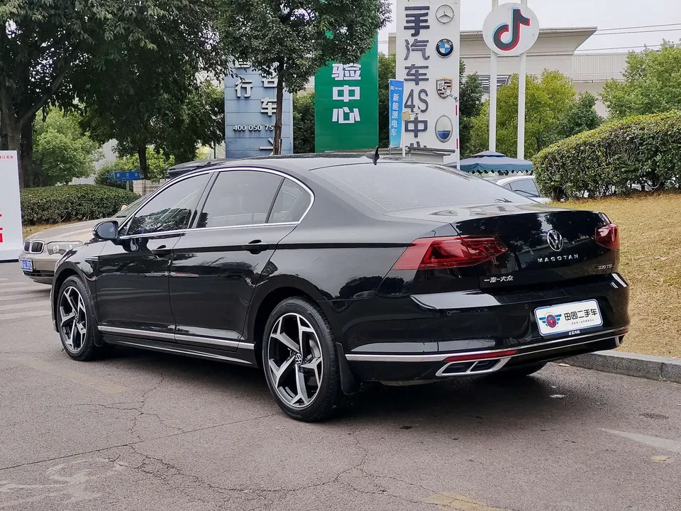 Volkswagen Magotan Magotan 2023 2 million commemorative edition 330TSI DSG leading model 2024 — миниатюра 4
