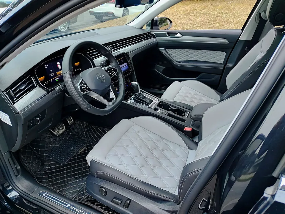 Volkswagen Magotan Magotan 2023 2 million commemorative edition 330TSI DSG leading model 2024 — миниатюра 5