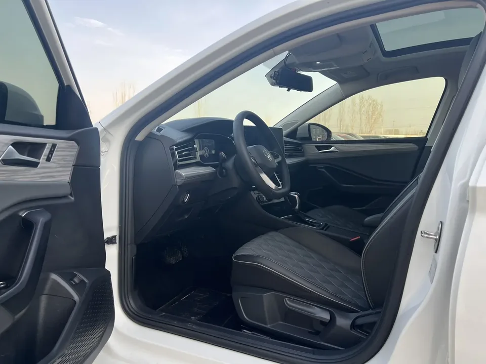 Volkswagen Sagitar 2023 Sagitar 300TSI DSG Beyond Edition 2023 — миниатюра 4