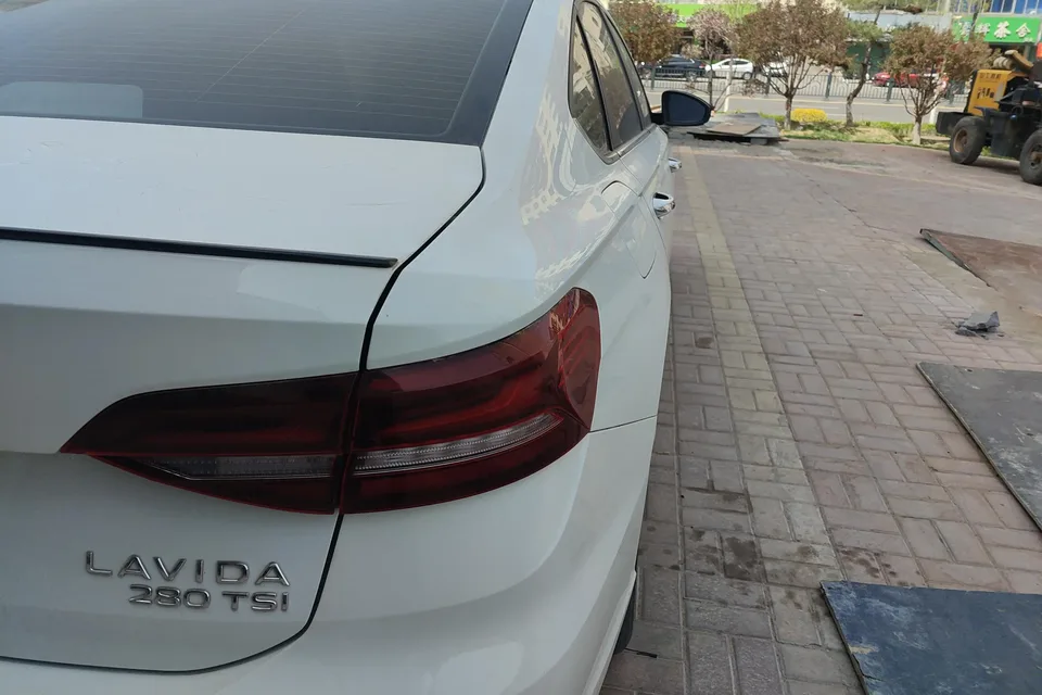 Volkswagen Lavida Lavida 2023 280TSI DSG Starry Sky Edition 2023 — миниатюра 4