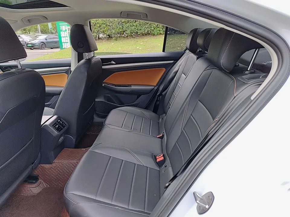 Volkswagen Bora Bora 2023 200TSI DSG Joy Travel PRO Edition 2024 — thumbnail 3