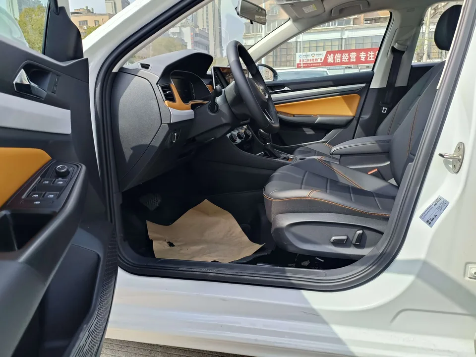 Volkswagen Bora Bora 2025 200TSI DSG Joy Travel Navigation Edition 2025 — миниатюра 5