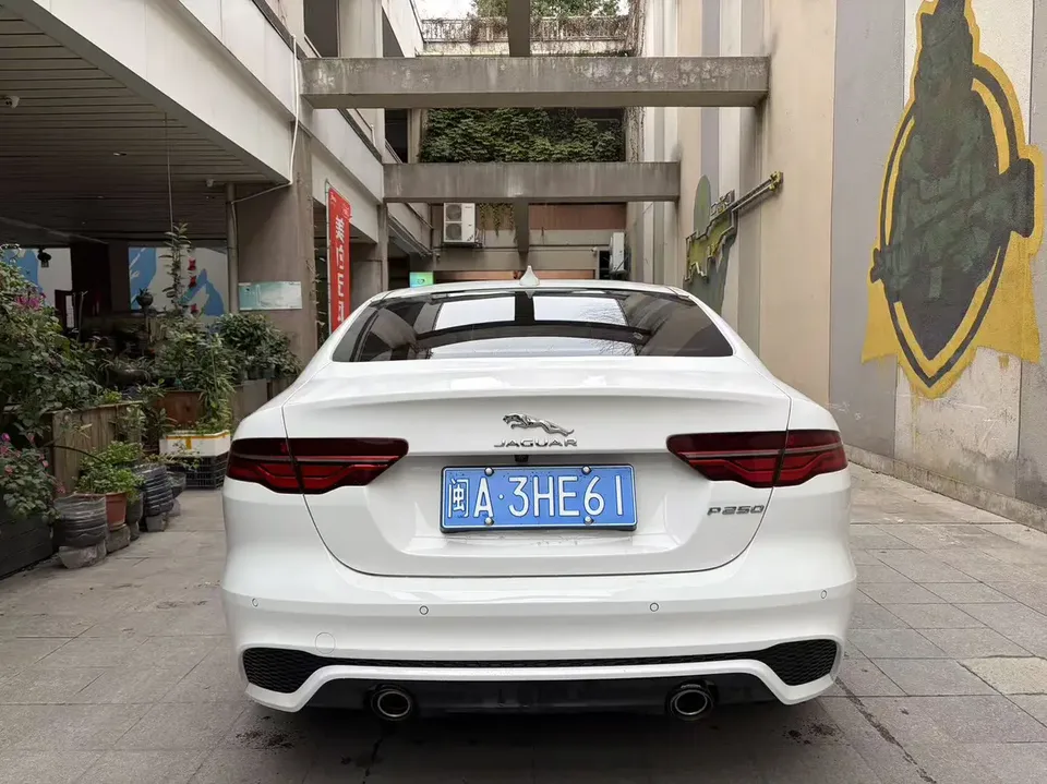 Jaguar XEL XEL 2022 2.0T 250PS R-DYNAMIC S aggressive sports version 2022 — thumbnail 2