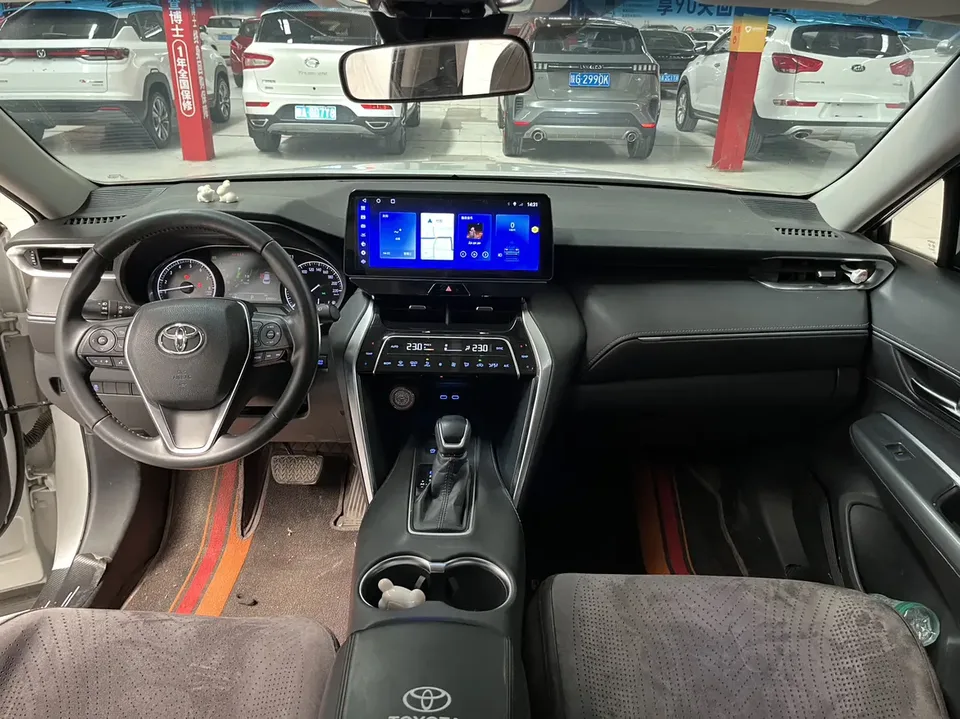 Toyota HARRIER Lingfang Harrier 2022 2.0L CVT 2WD Progressive Edition 2023 — миниатюра 4