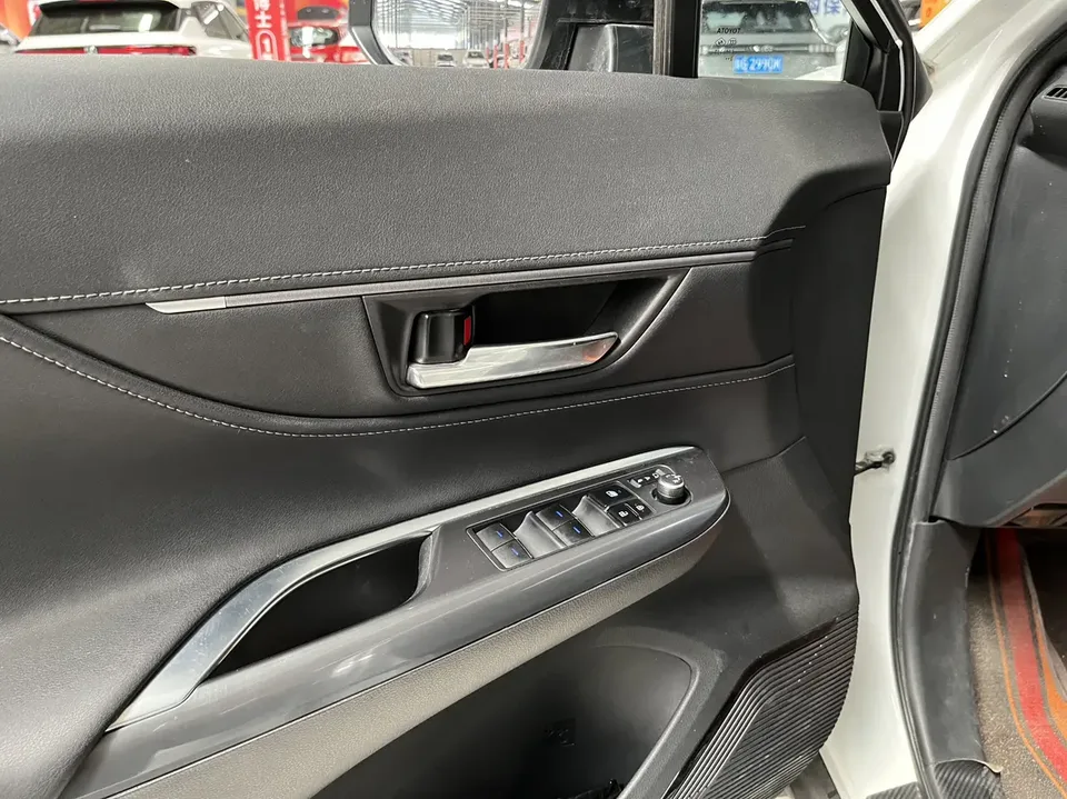 Toyota HARRIER Lingfang Harrier 2022 2.0L CVT 2WD Progressive Edition 2023 — миниатюра 5