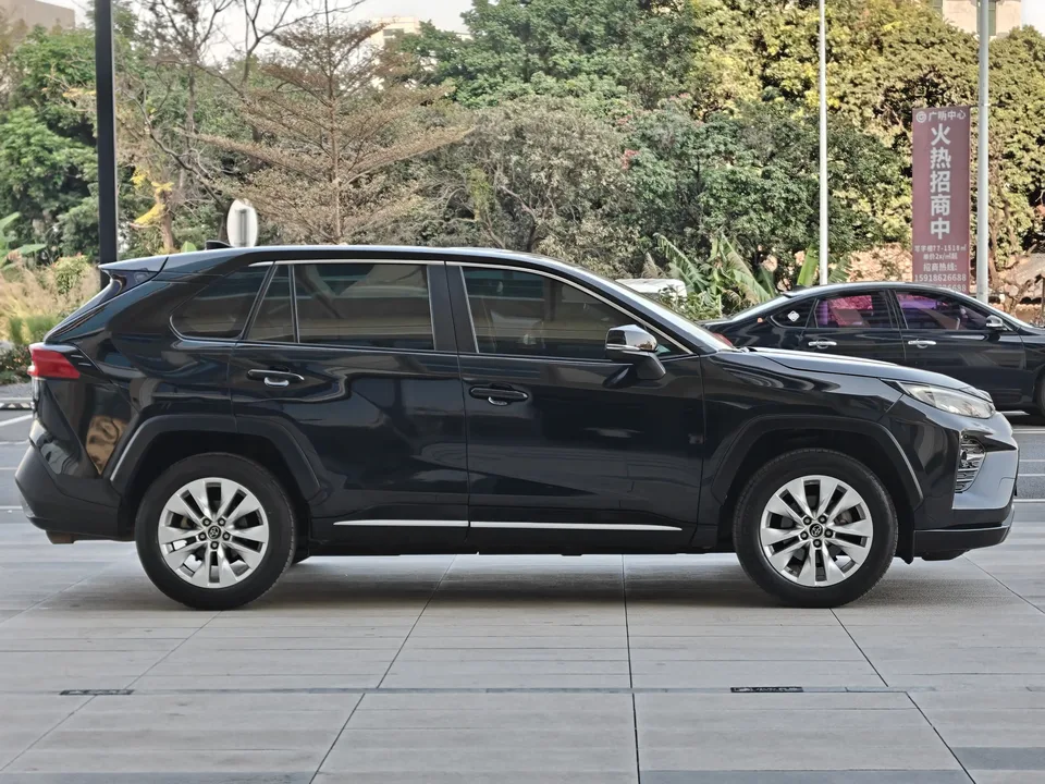 Toyota Willanda 2.0L two-wheel drive urban version 2023 — миниатюра 2