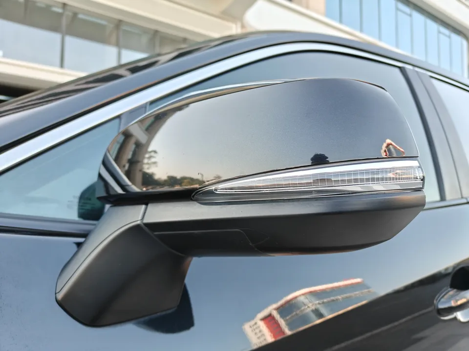Toyota Willanda 2.0L two-wheel drive urban version 2023 — миниатюра 4