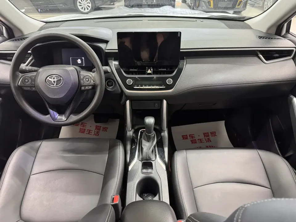 Toyota CorollaCross 2.0L CVT Elite Edition 2023 — миниатюра 3