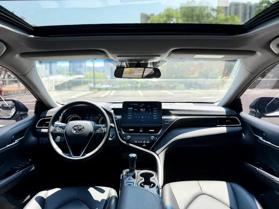 Toyota Camry 2.0G Deluxe Edition 2022 — миниатюра 3