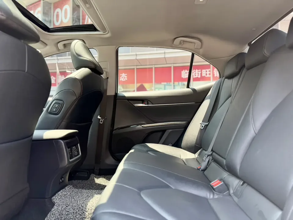 Toyota Camry 2.0G Deluxe Edition 2022 — миниатюра 4