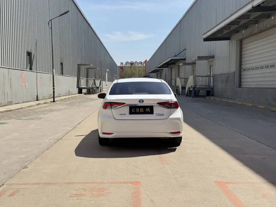 Toyota Corolla Intelligent Electric Hybrid Dual Engine 1.8L E-CVT Flagship Edition 2024 — миниатюра 5