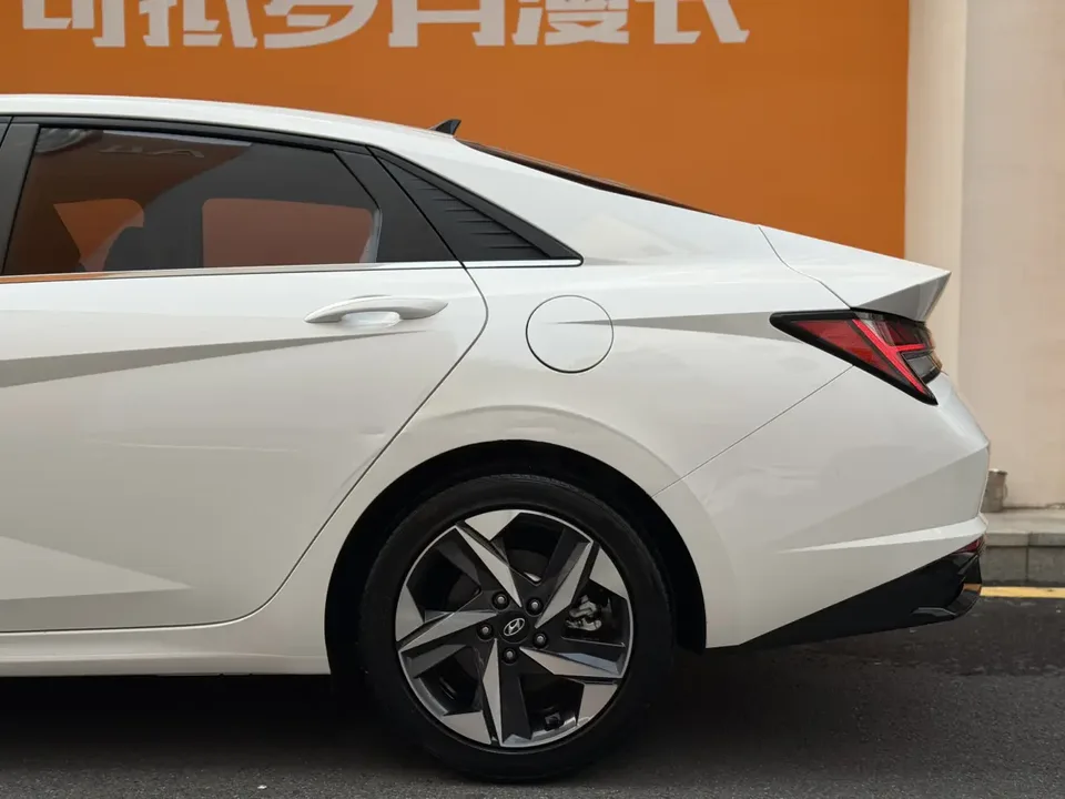 Hyundai Elantra 1.5L CVT GLX Elite Edition 2022 — миниатюра 3