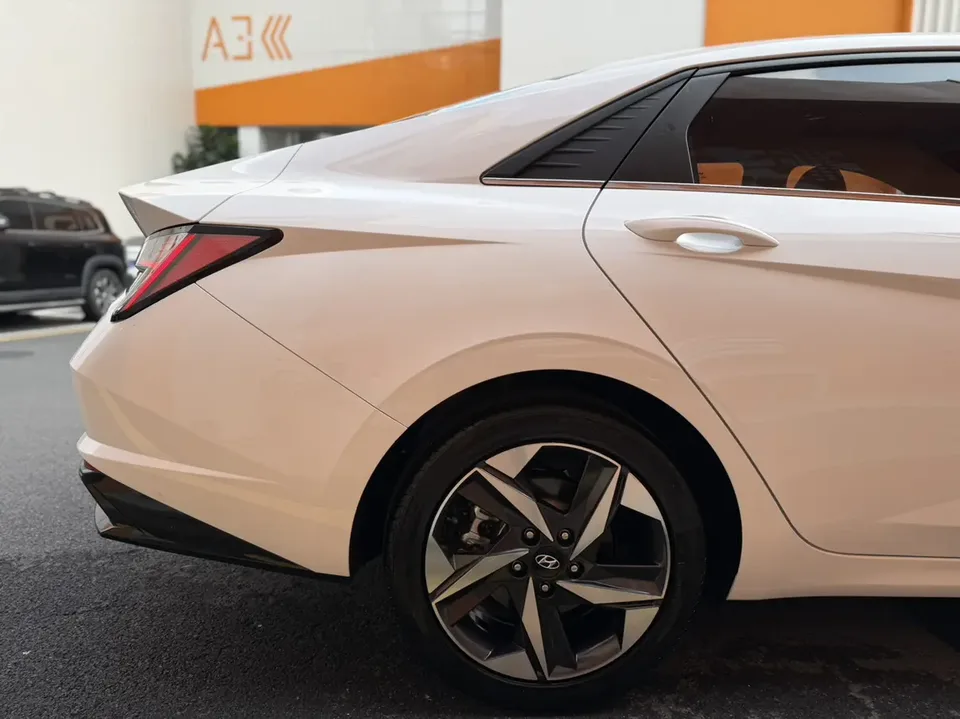 Hyundai Elantra 1.5L CVT GLX Elite Edition 2022 — миниатюра 4