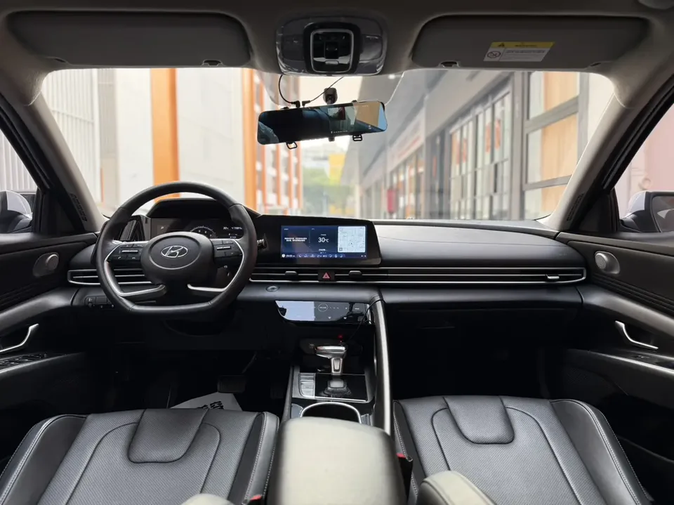 Hyundai Elantra 1.5L CVT GLX Elite Edition 2022 — миниатюра 5