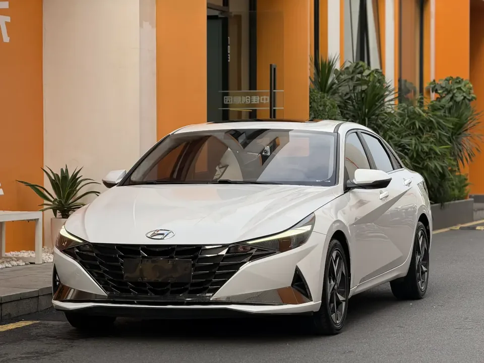 Hyundai Elantra 1.5L CVT GLX Elite Edition 2022 — фото 1, купить с доставкой в Москву