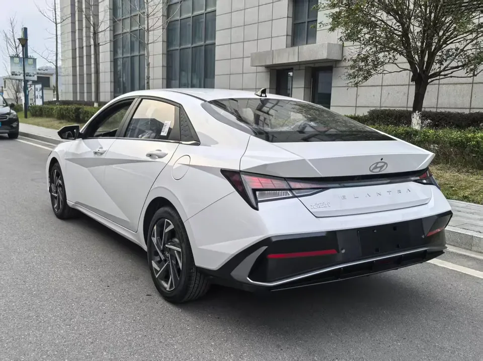 Hyundai Elantra 1.5L CVT GLX Elite Edition 2025 — миниатюра 2