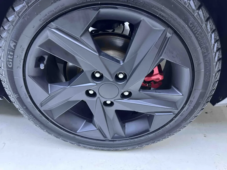 Hyundai Elantra 1.5L CVT 20th SE 20th Anniversary Edition 2023 — миниатюра 3