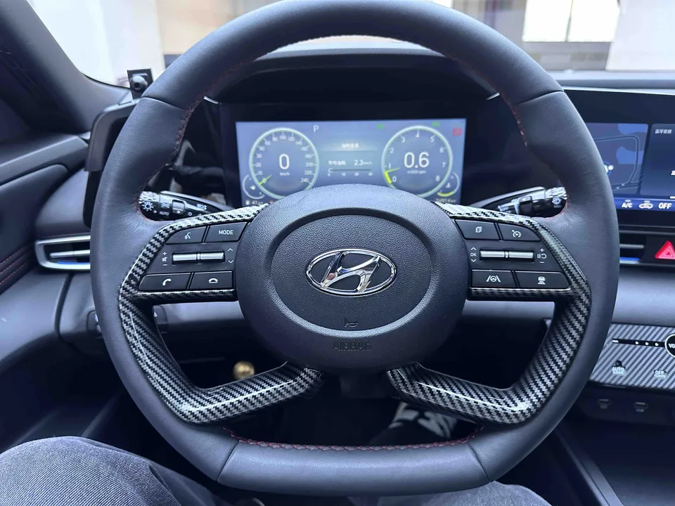 Hyundai Elantra 1.5L CVT 20th SE 20th Anniversary Edition 2023 — миниатюра 4