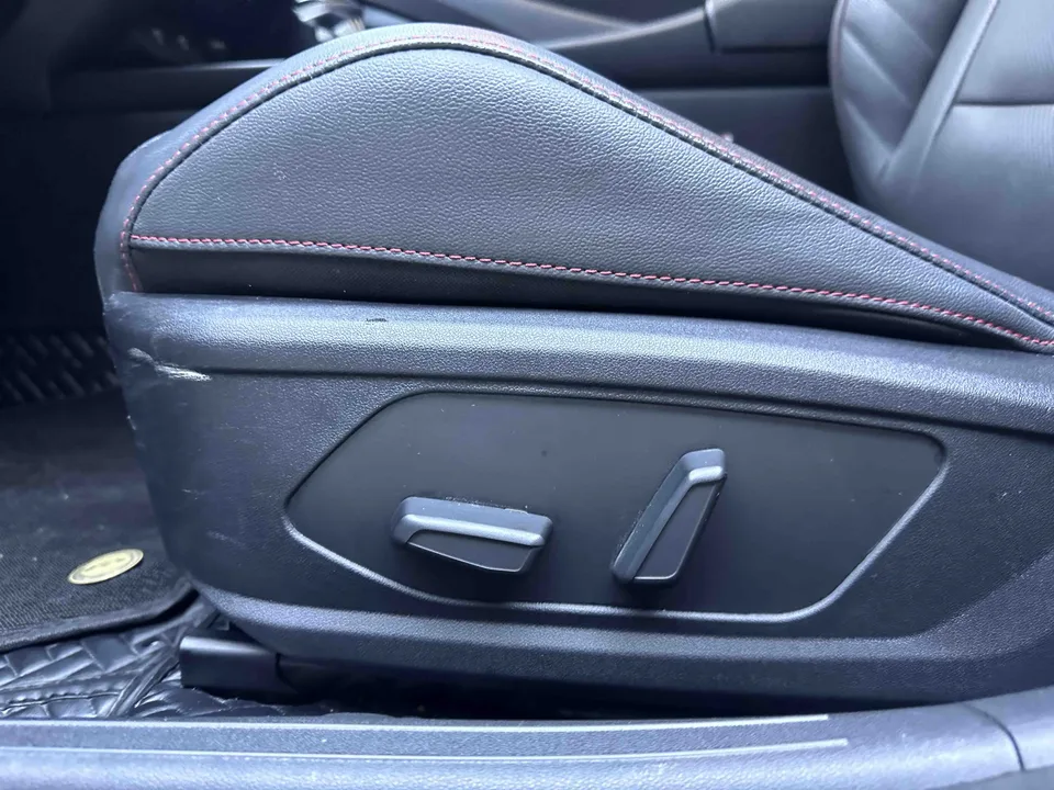 Hyundai Elantra 1.5L CVT 20th SE 20th Anniversary Edition 2023 — миниатюра 5