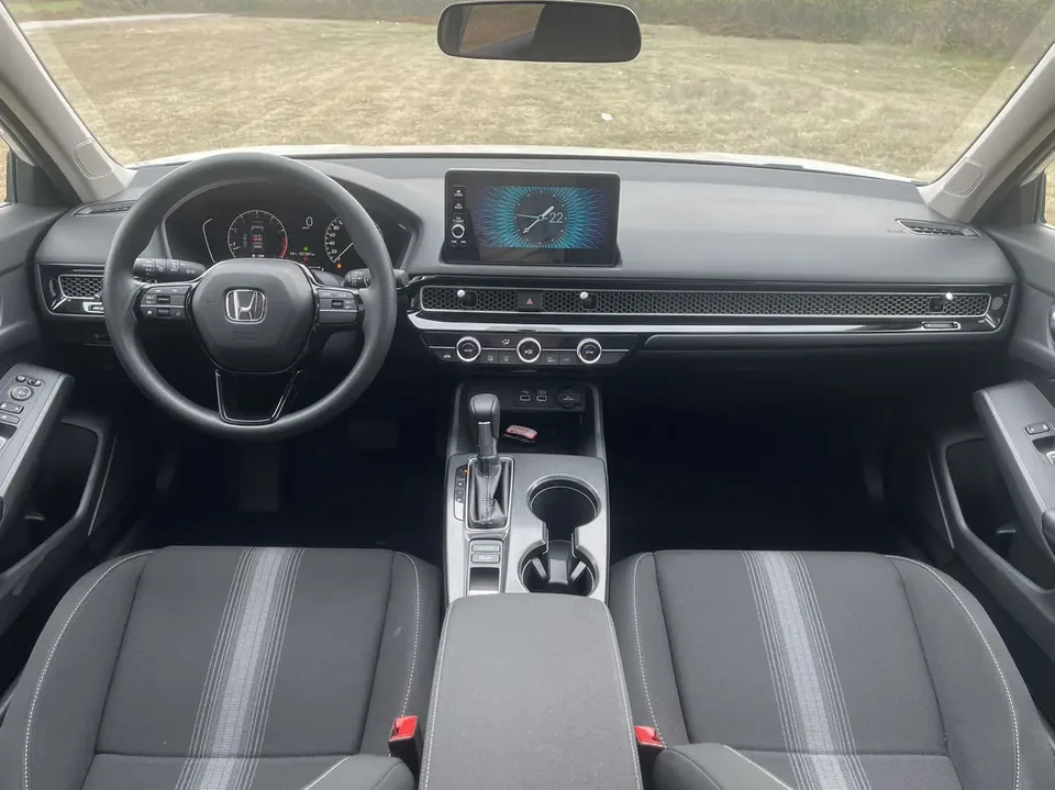 Honda CIVIC 2023 Civic HATCHBACK 240TURBO CVT Extreme Edition 2023 — миниатюра 5