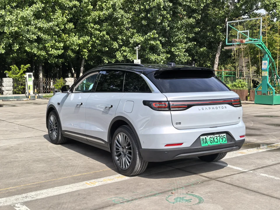 Leapmotor Zero running C11 Extended Range 300 Intelligent Edition 2023 — миниатюра 4