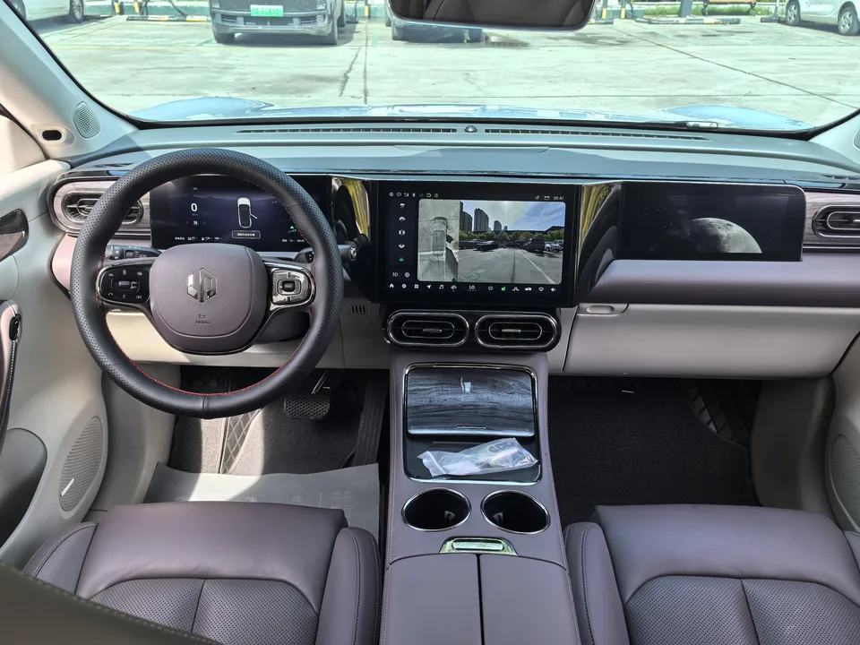 Leapmotor Zero running C11 Extended Range 300 Intelligent Edition 2023 — миниатюра 5