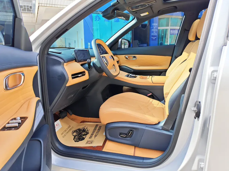 Geely Galaxy Starship 7 EM-i Galaxy Starship 7 EM-i 2025 120KM Exploration+ Edition 2025 — миниатюра 3