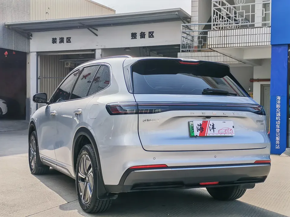 Geely Galaxy Starship 7 EM-i Galaxy Starship 7 EM-i 2025 120KM Exploration+ Edition 2025 — миниатюра 4