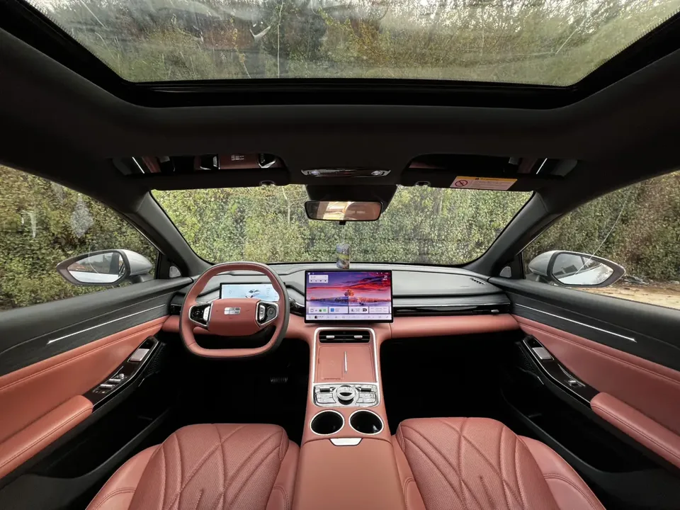 Geely Galaxy L6 1.5 EM-i DHT 140KM Starship Edition 2025 — миниатюра 3