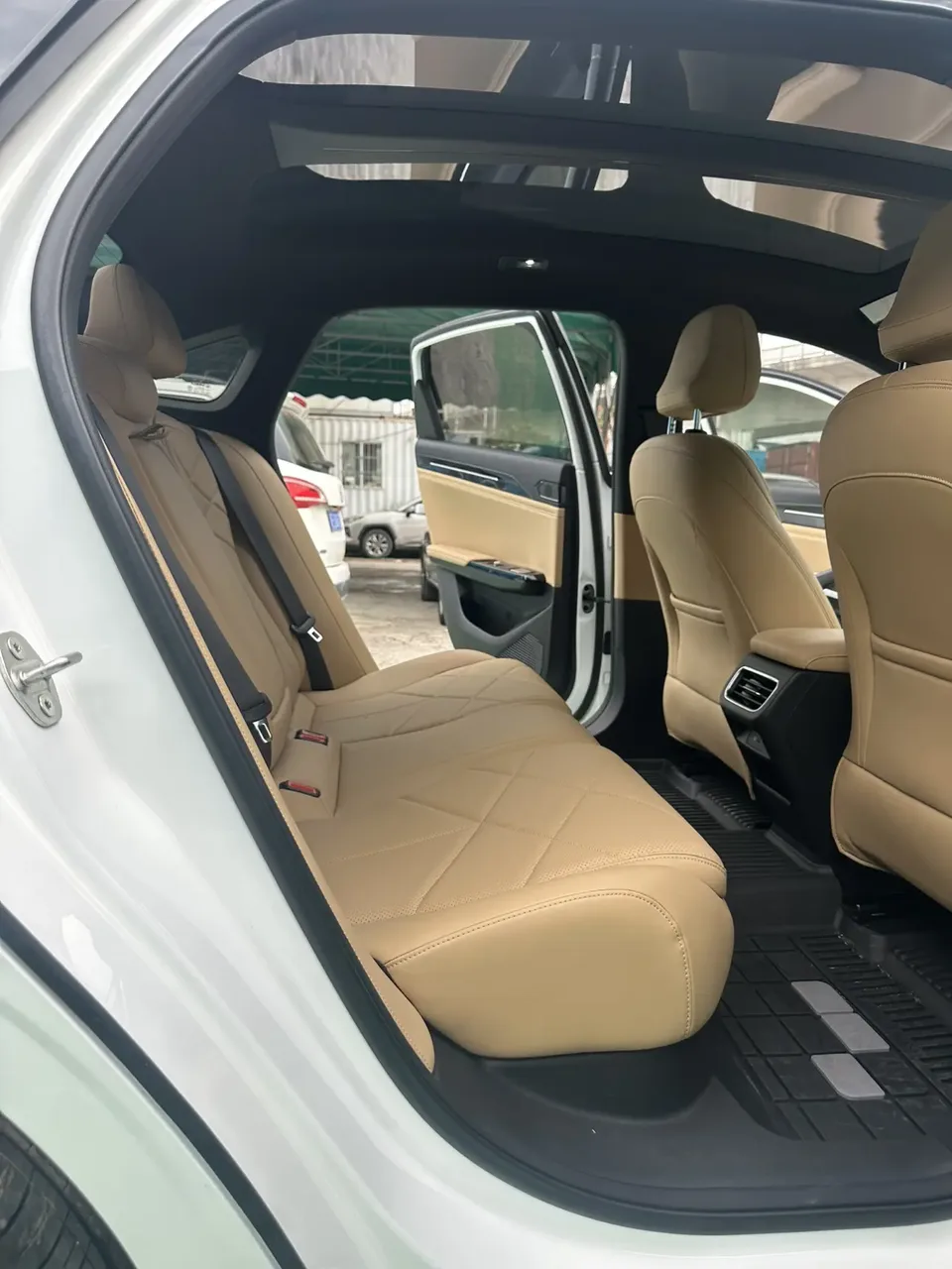 Geely Galaxy L6 1.5T DHT 125km MAX 2024 — миниатюра 3