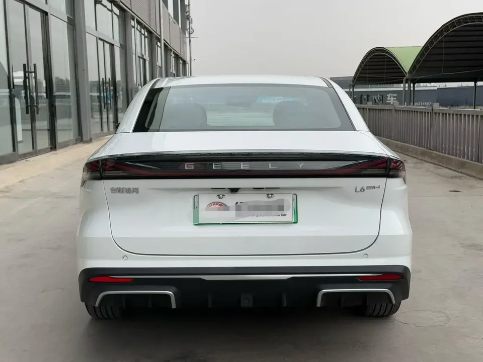 Geely Galaxy L6 Galaxy L6 2025 1.5 EM-i DHT 140KM Starship Edition 2025 — thumbnail 2