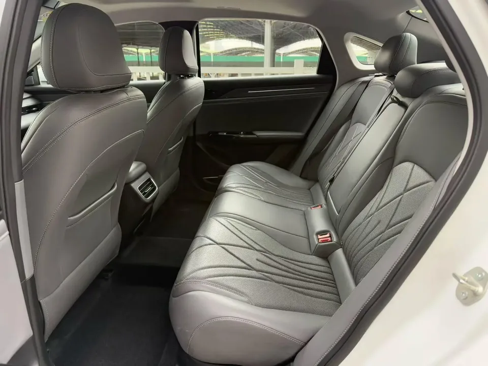 Geely Galaxy L6 Galaxy L6 2025 1.5 EM-i DHT 140KM Starship Edition 2025 — thumbnail 3