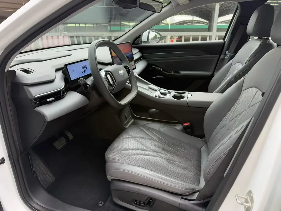 Geely Galaxy L6 Galaxy L6 2025 1.5 EM-i DHT 140KM Starship Edition 2025 — thumbnail 5