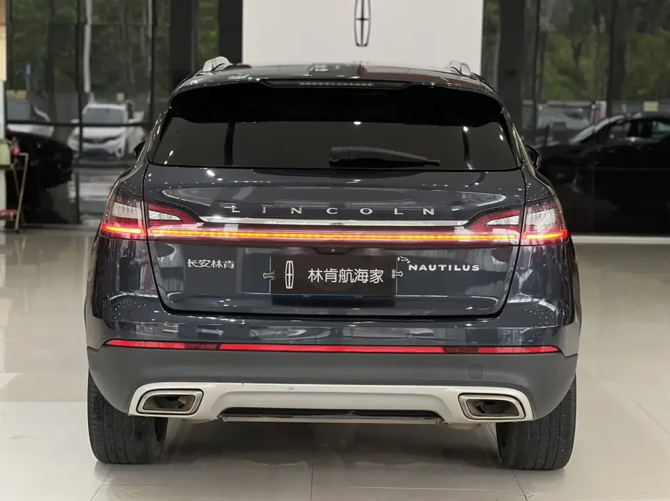 Lincoln Navigator 2.0T 4WD Elegant Edition 2022 — миниатюра 2